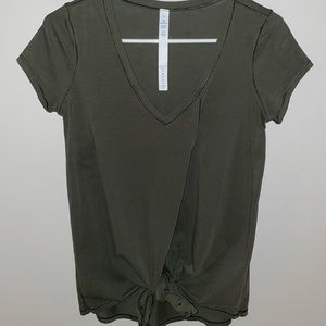 Lululemon knot a problem tee